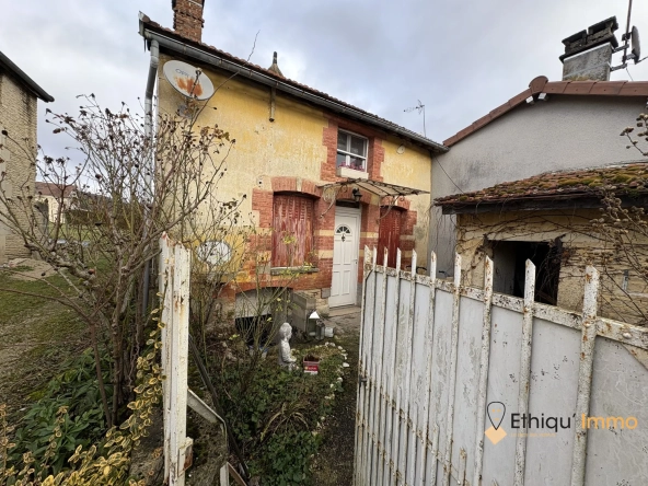 Maison de village à Arrentières – Rénovée, 3 chambres, cour, court délai de disponibilité