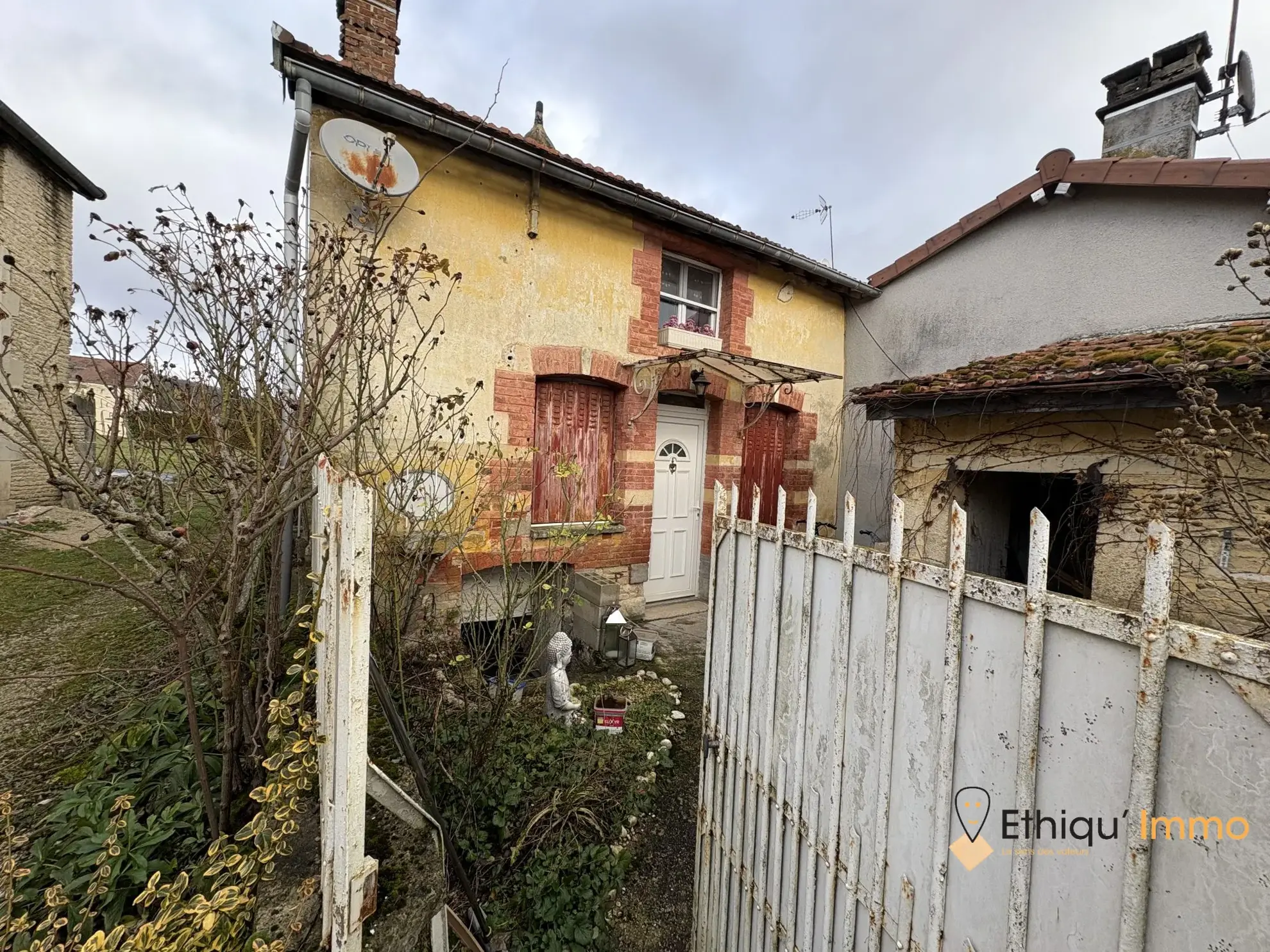Maison de village à Arrentières – Rénovée, 3 chambres, cour, court délai de disponibilité 