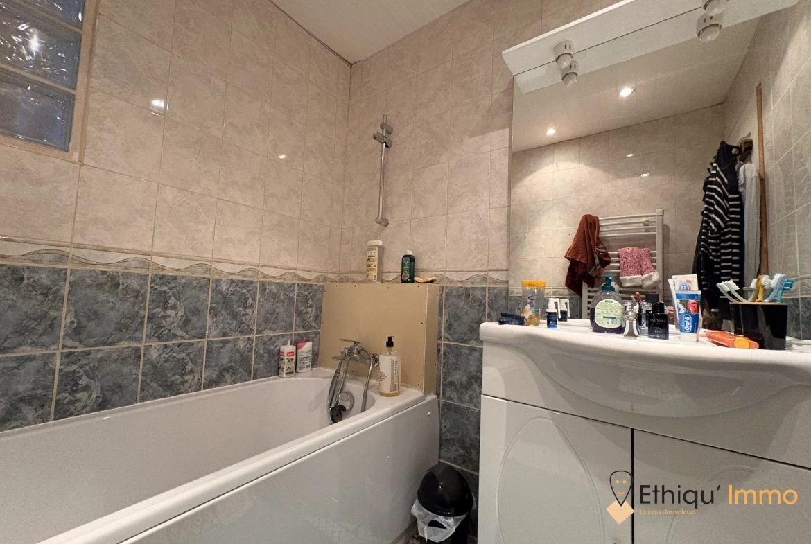 Maison de village à Arrentières – Rénovée, 3 chambres, cour, court délai de disponibilité 
