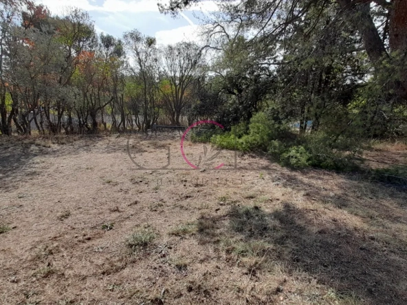 Terrain constructible à Lambesc - Opportunité à saisir dans un environnement verdoyant