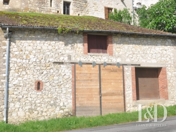 Grand garage avec espace de stockage à Cestayrols dans le Tarn