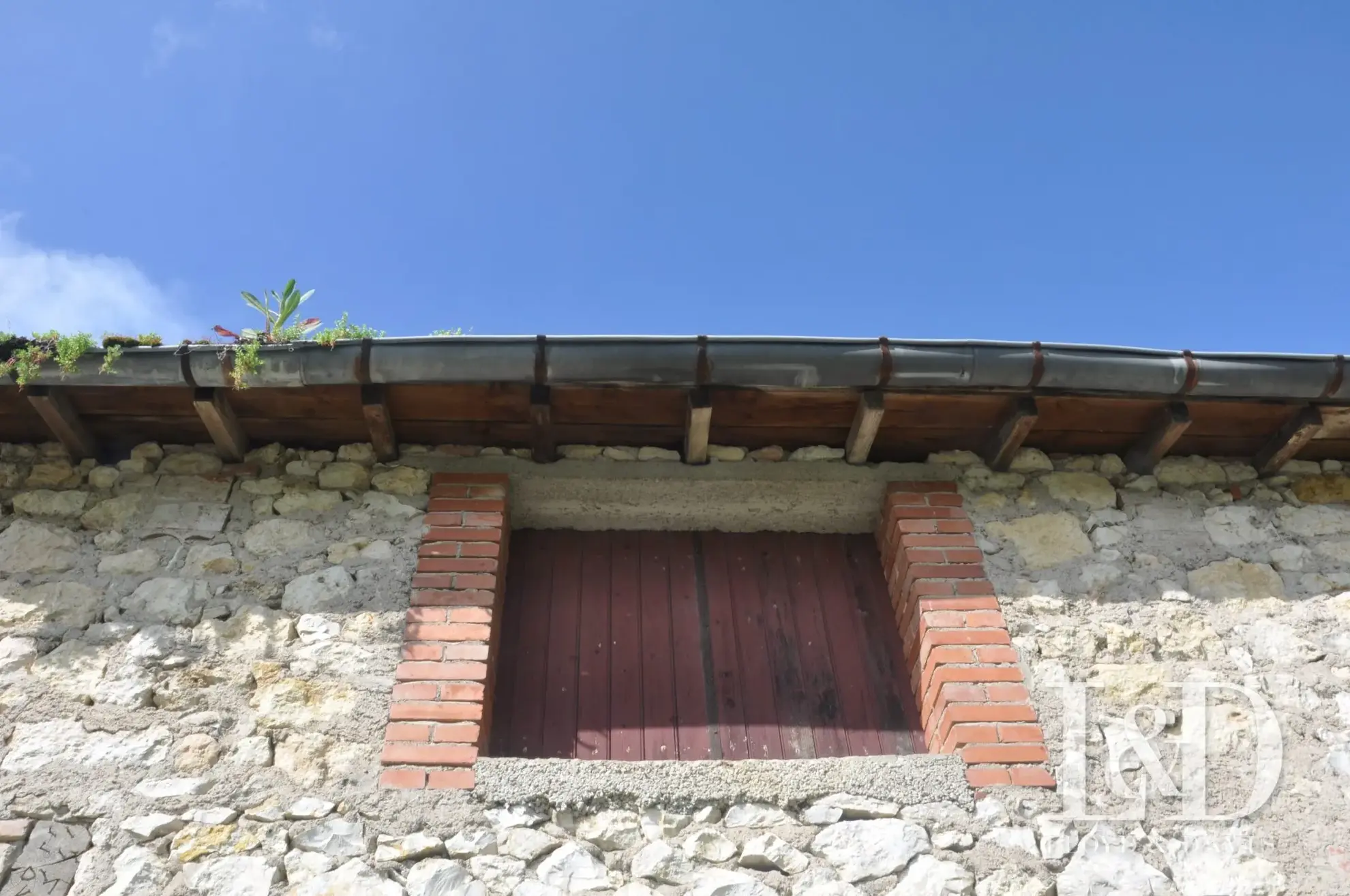 Grand garage avec espace de stockage à Cestayrols dans le Tarn 