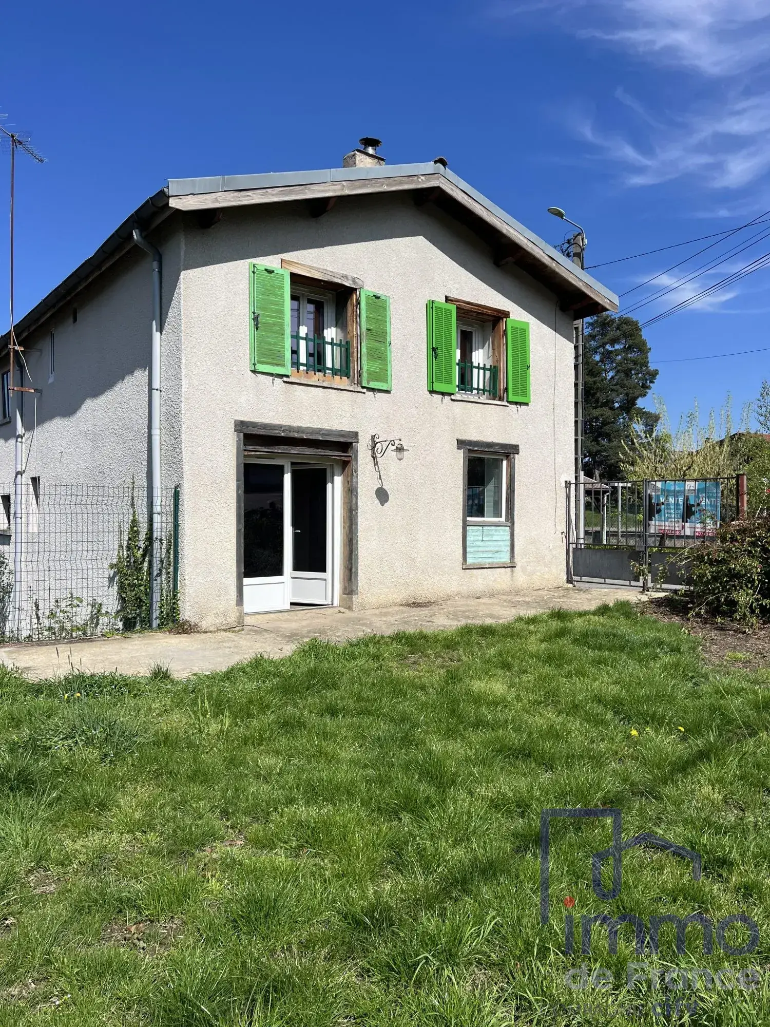 Maison à vendre à Fraisses – 137 m² avec grand terrain et 6 chambres 