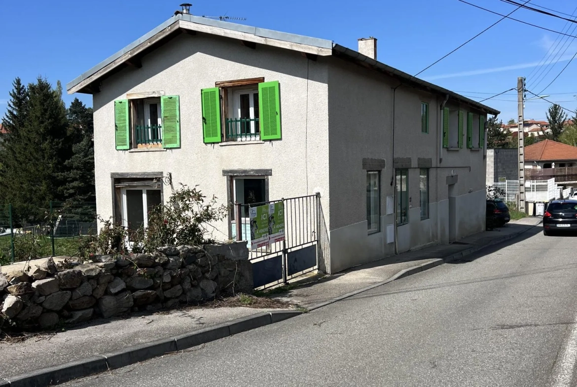 Maison à vendre à Fraisses – 137 m² avec grand terrain et 6 chambres 