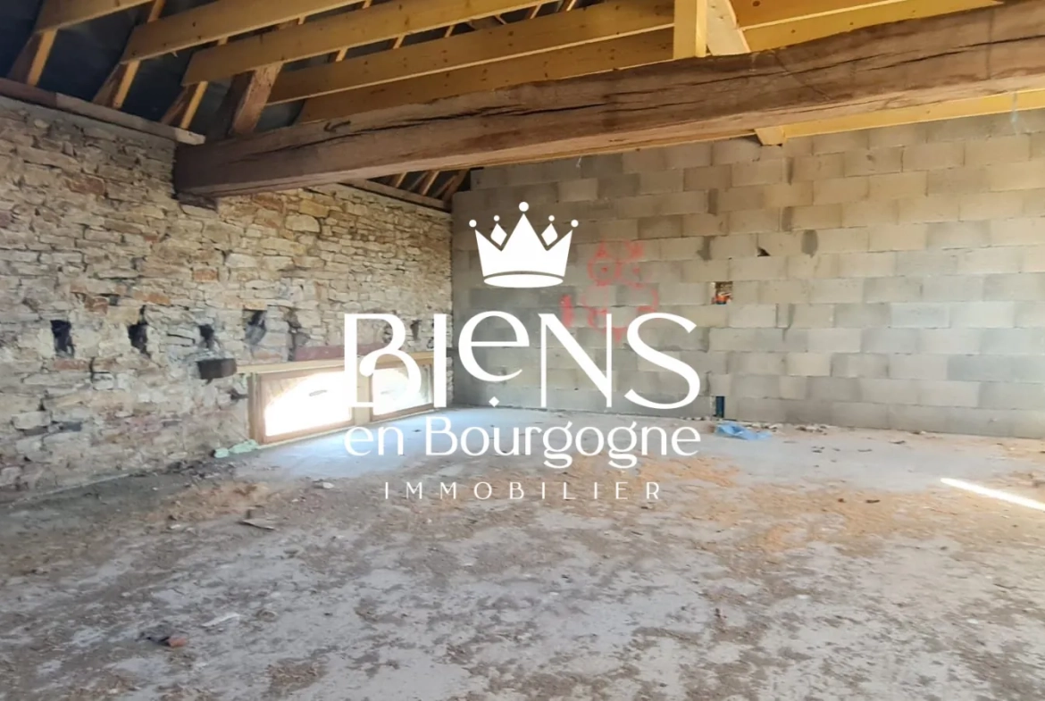 Maison à rénover de 72 m² avec extérieur privé à Demigny 