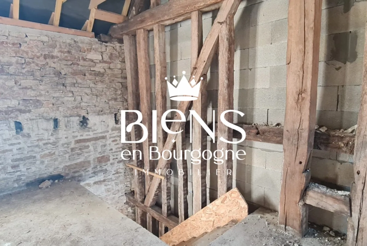 Maison à rénover de 72 m² avec extérieur privé à Demigny 