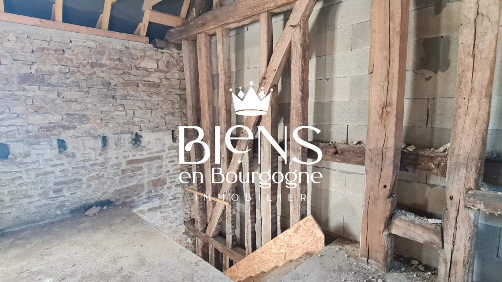 Maison à rénover de 72 m² avec extérieur privé à Demigny 