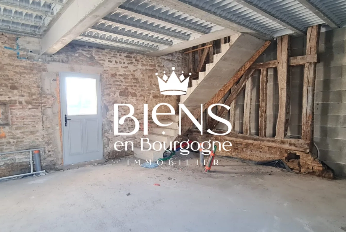 Maison à rénover de 72 m² avec extérieur privé à Demigny 
