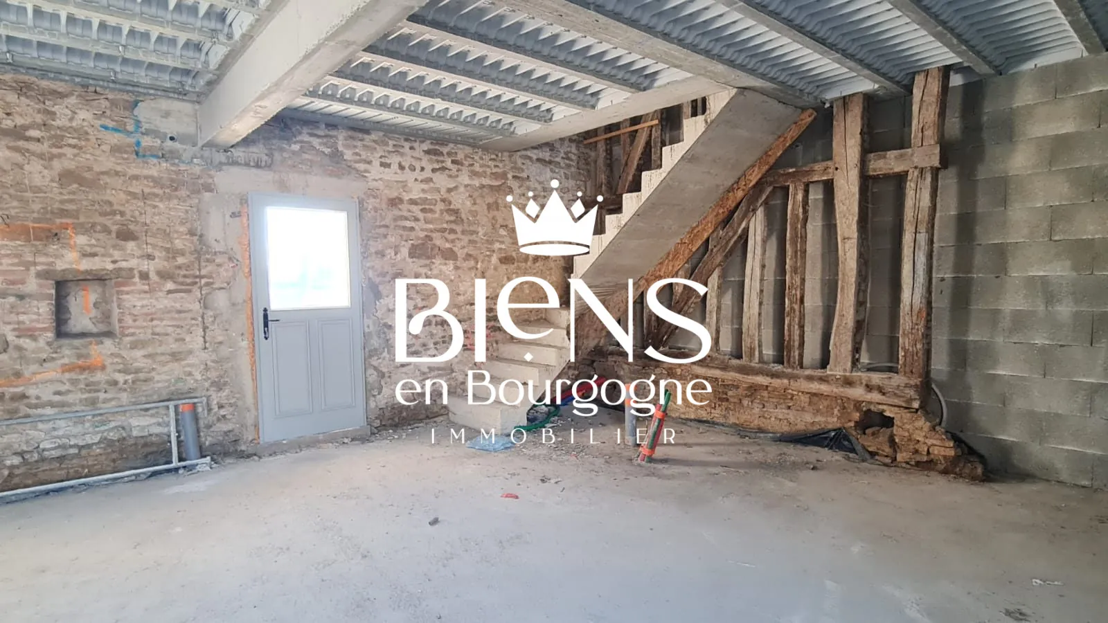Maison à rénover de 72 m² avec extérieur privé à Demigny 