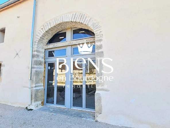 Maison à rénover de 72 m² avec extérieur privé à Demigny