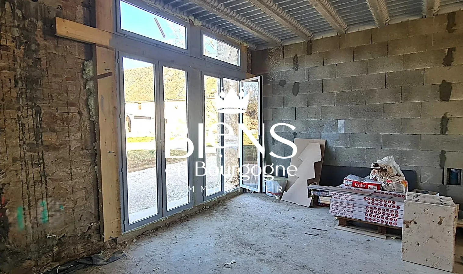 Maison à rénover de 72 m² avec extérieur privé à Demigny 