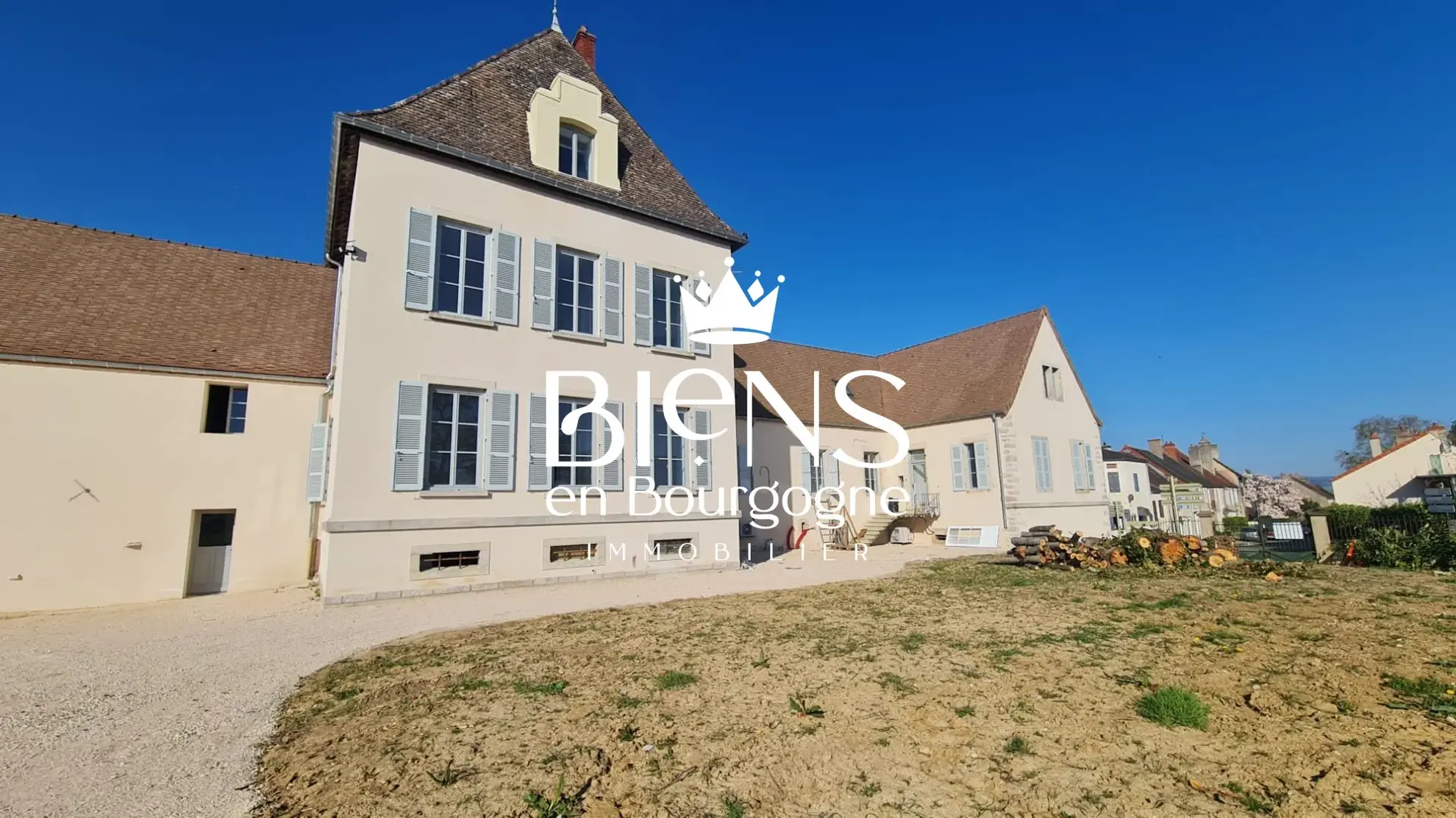 Maison à rénover de 72 m² avec extérieur privé à Demigny 