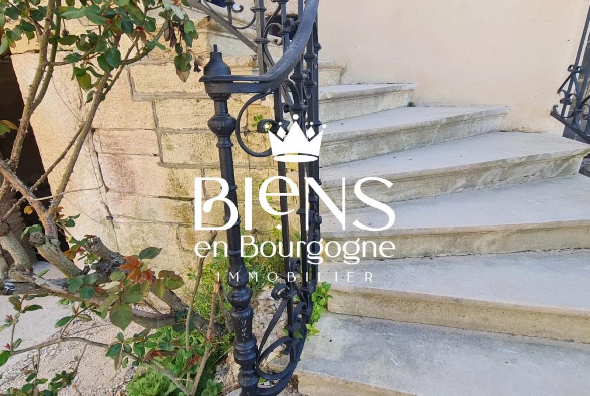 Maison à rénover de 72 m² avec extérieur privé à Demigny 