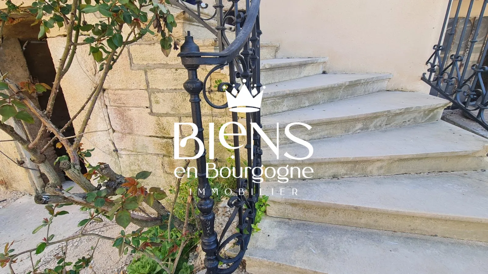 Maison à rénover de 72 m² avec extérieur privé à Demigny 
