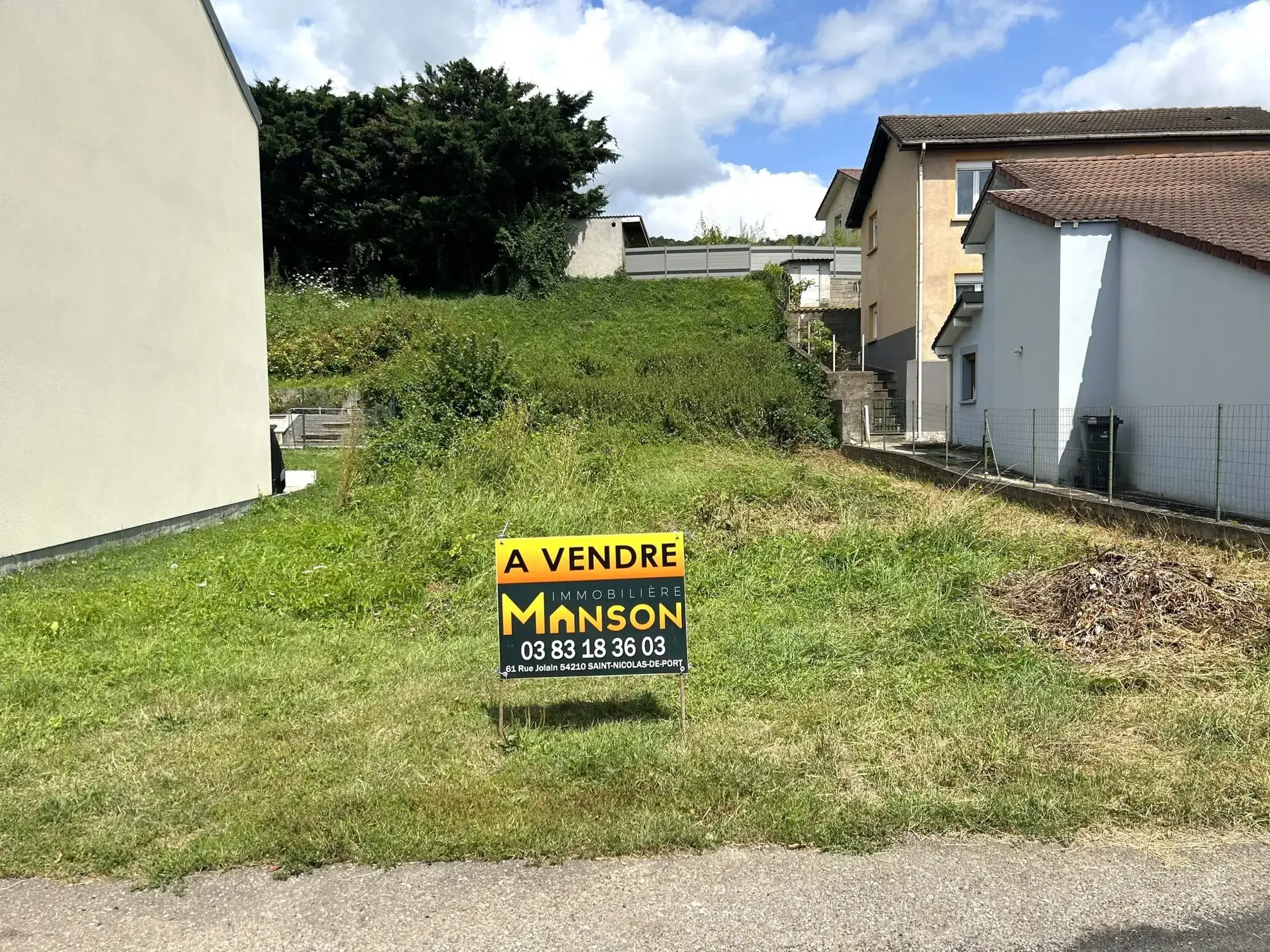 Terrain constructible de 452 m² à Neuves-Maisons, hors lotissement, proche nature 