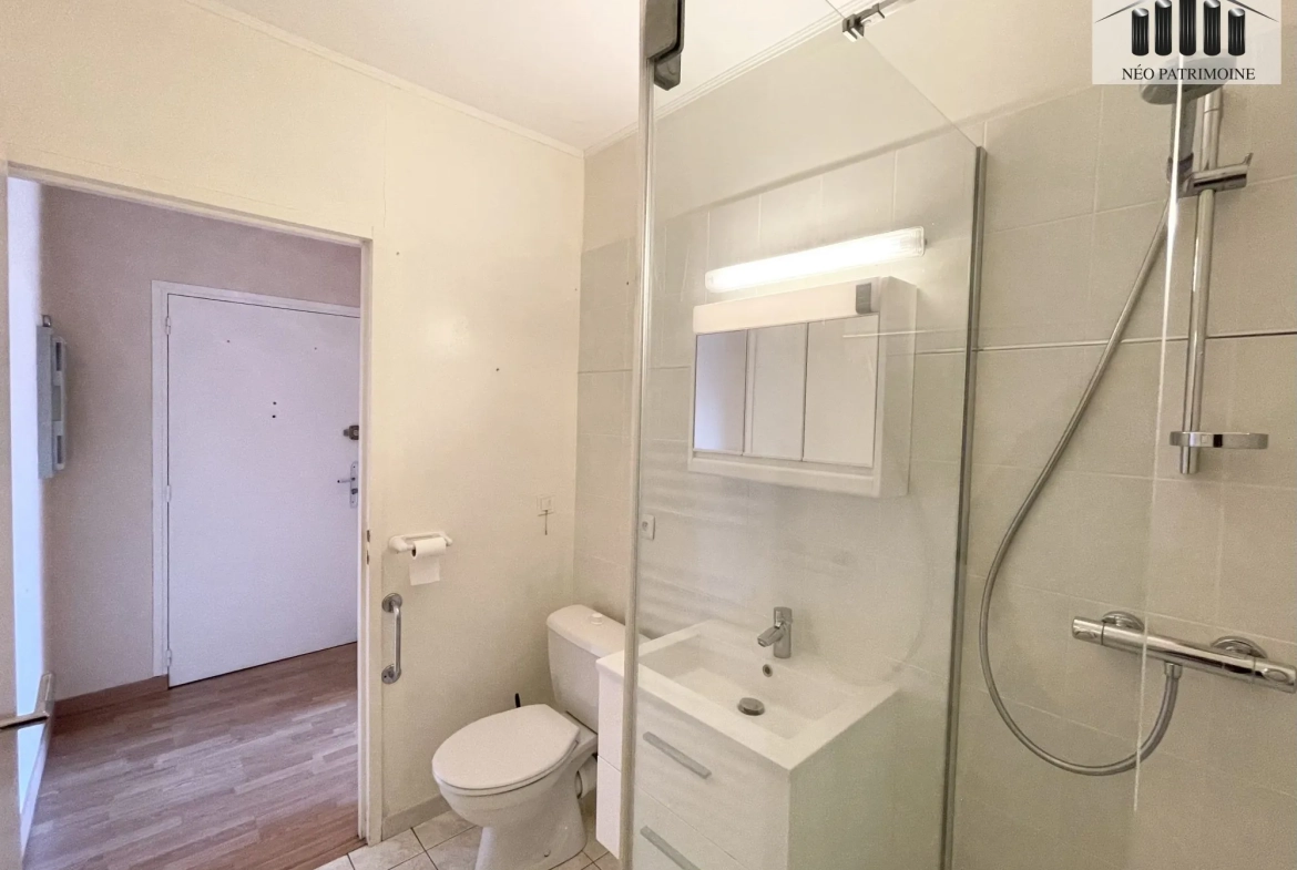 Salle d'eau Appartement T1 pour seniors dans résidence de standing à Toulouse 