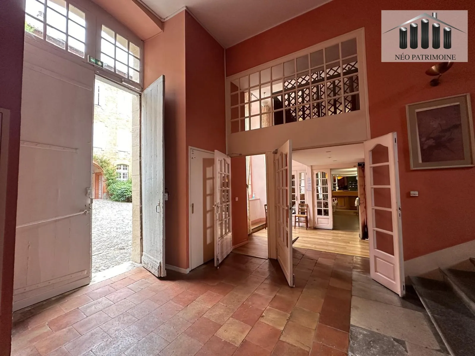 Entrée accès restaurant Appartement T1 pour seniors dans résidence de standing à Toulouse 