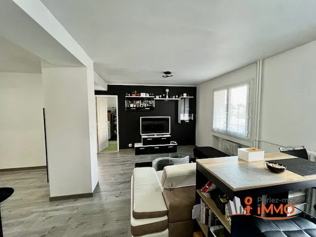 Appartement T3 rénové avec balcon à Saint-Étienne 42100 