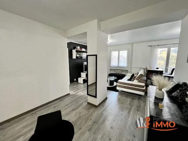 Appartement T3 rénové avec balcon à Saint-Étienne 42100 