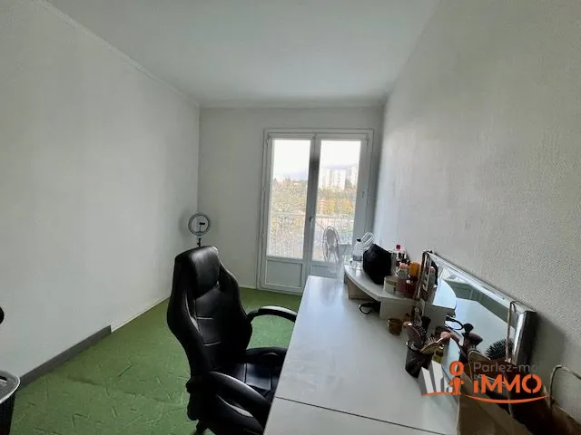 Appartement T3 rénové avec balcon à Saint-Étienne 42100 