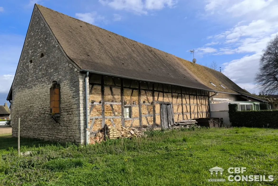 Charmante maison mitoyenne avec dépendance à Ouroux-sur-Saône 