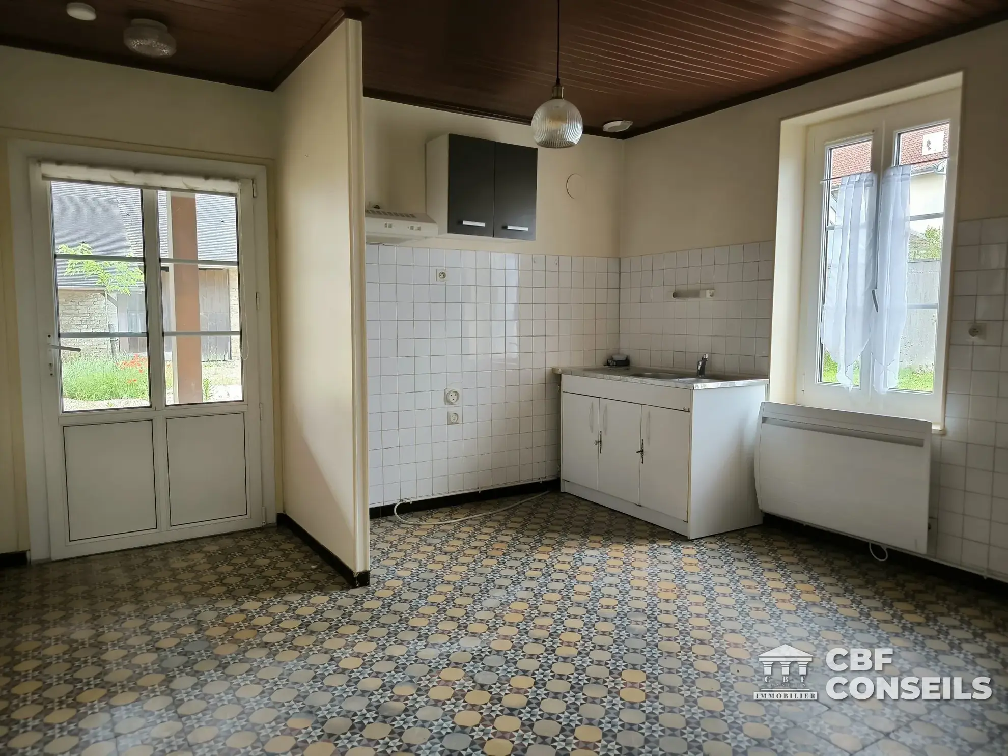 Charmante maison mitoyenne avec dépendance à Ouroux-sur-Saône 