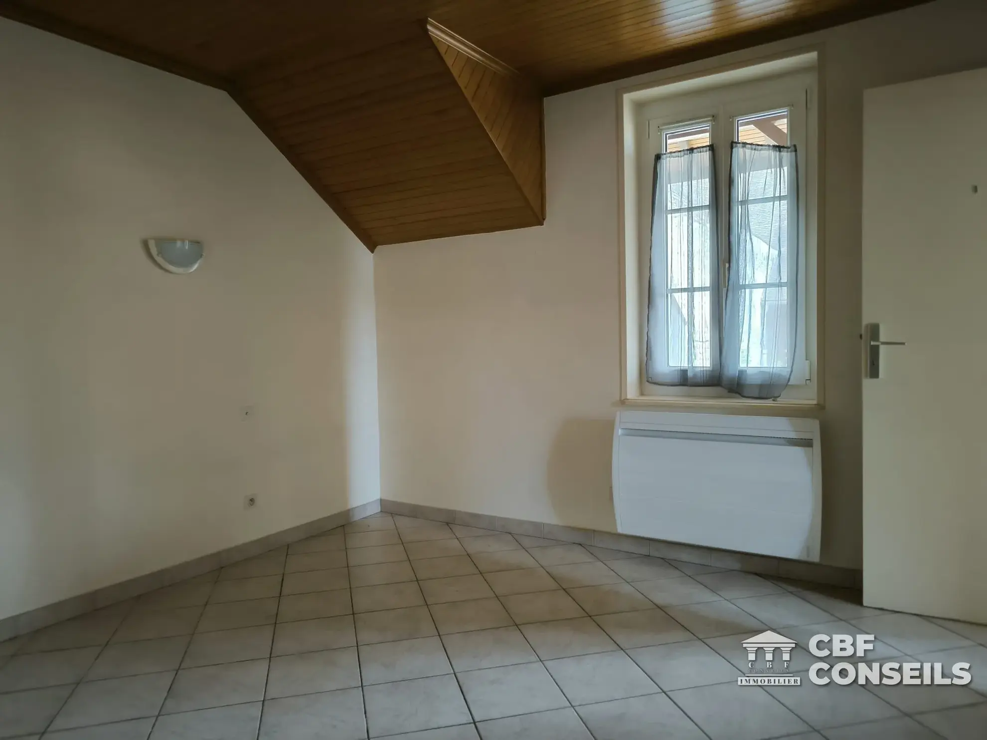 Charmante maison mitoyenne avec dépendance à Ouroux-sur-Saône 