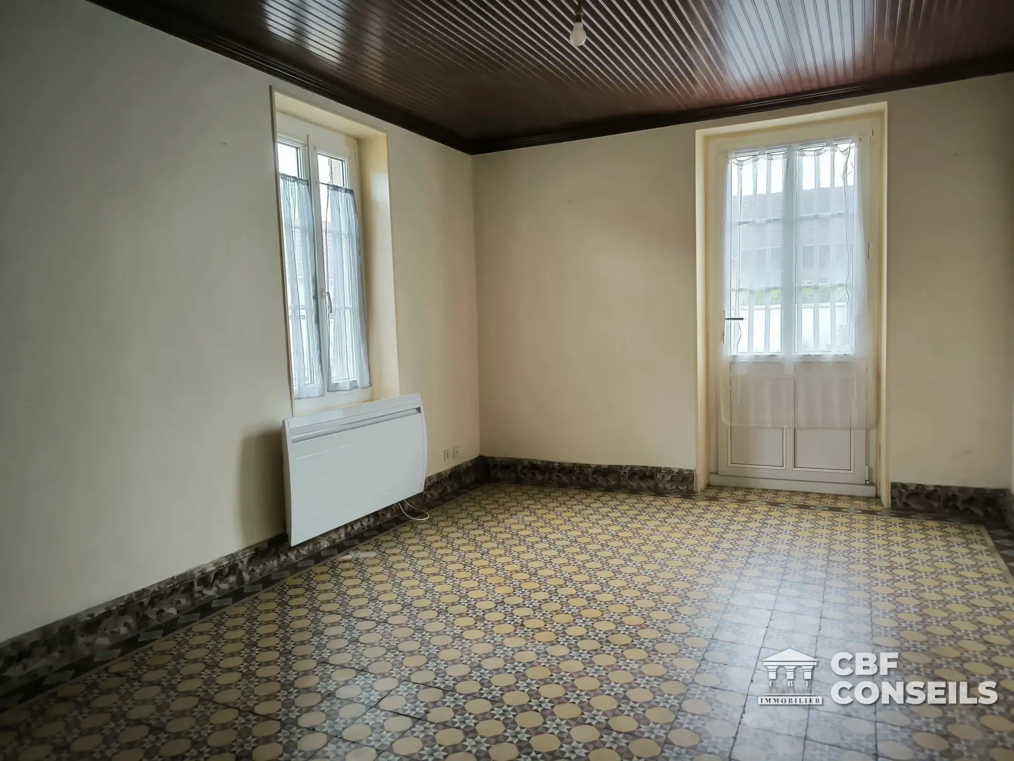 Charmante maison mitoyenne avec dépendance à Ouroux-sur-Saône 