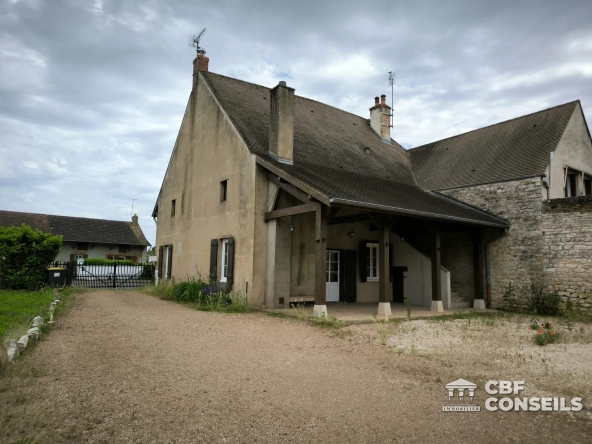 Charmante maison mitoyenne avec dépendance à Ouroux-sur-Saône