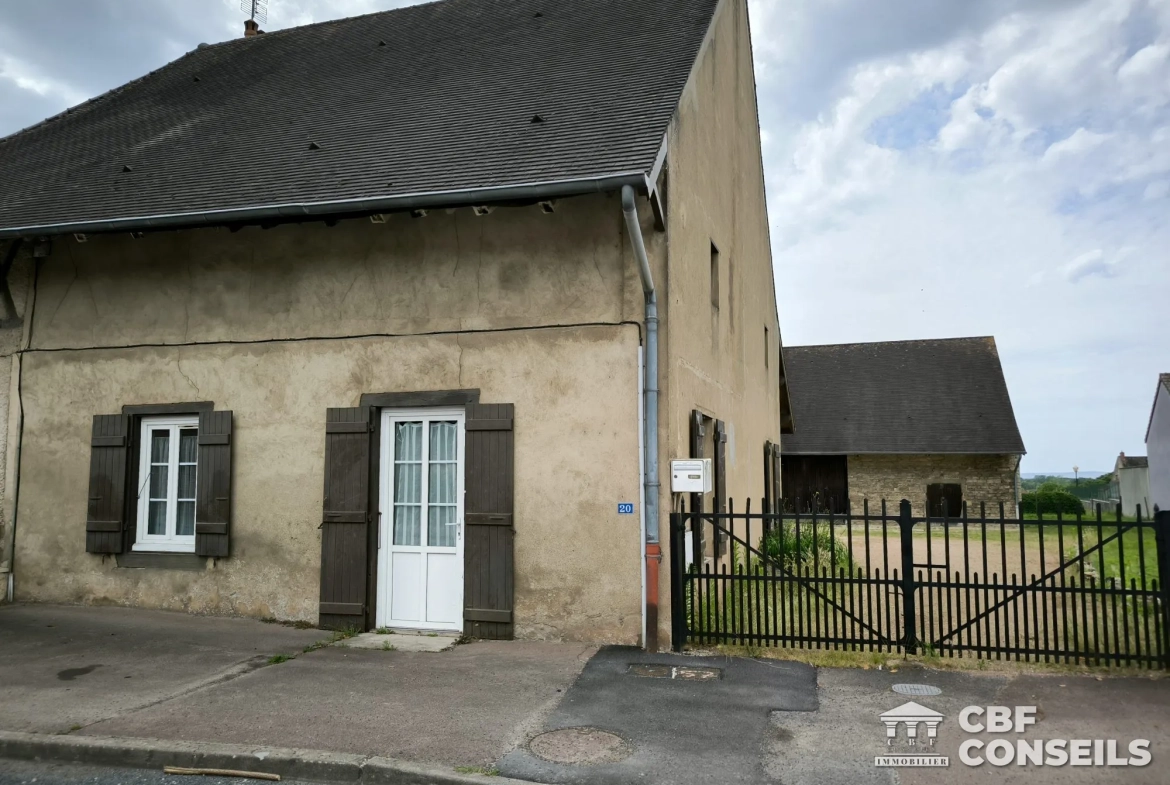 Charmante maison mitoyenne avec dépendance à Ouroux-sur-Saône 