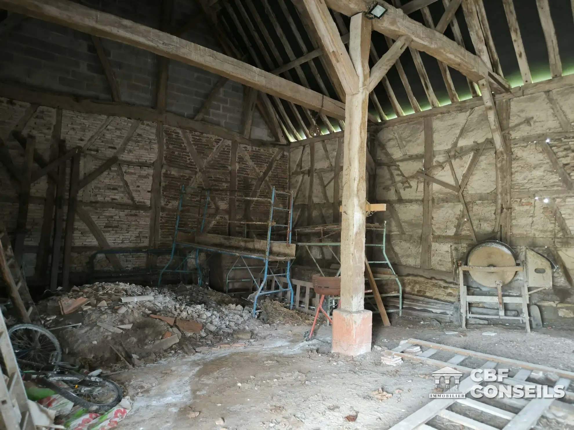 Charmante maison mitoyenne avec dépendance à Ouroux-sur-Saône 