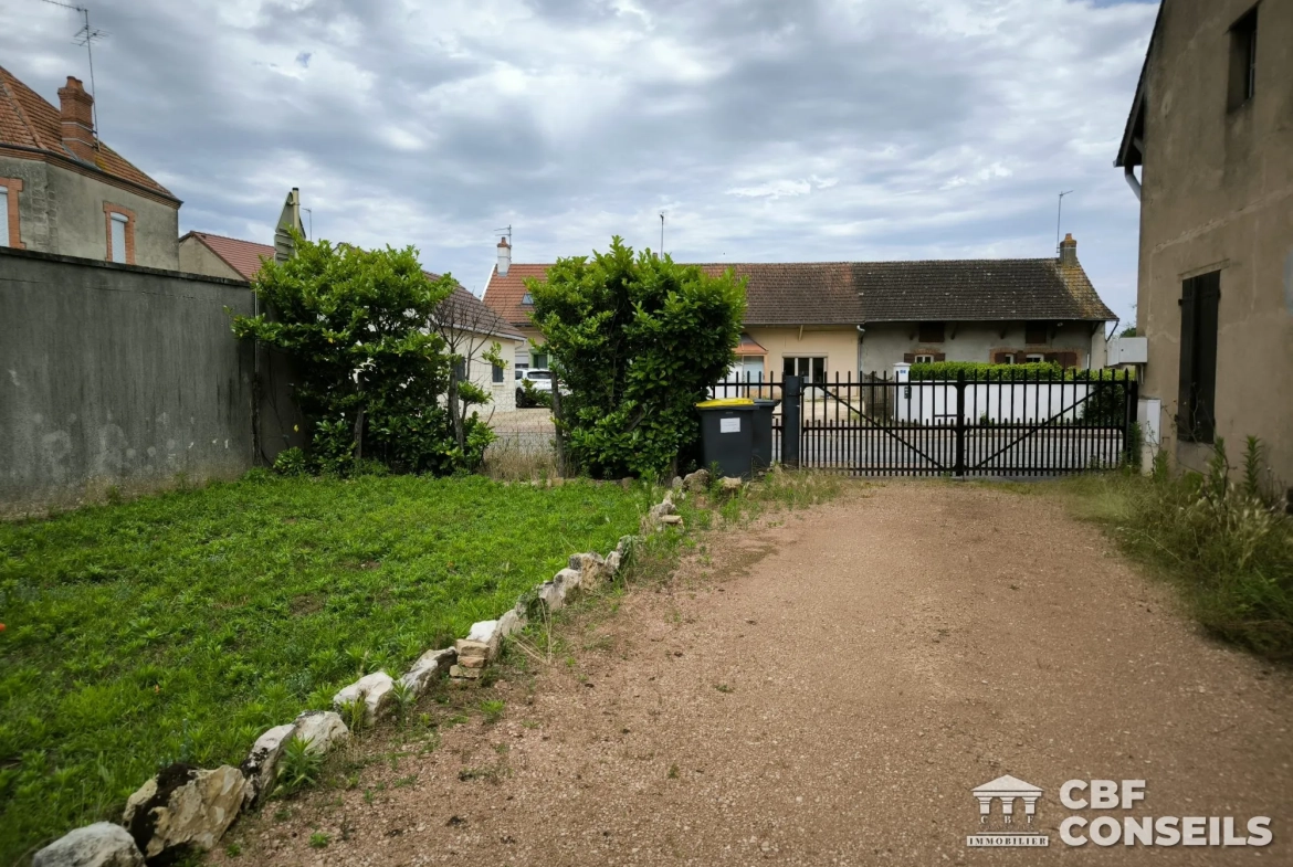 Charmante maison mitoyenne avec dépendance à Ouroux-sur-Saône 