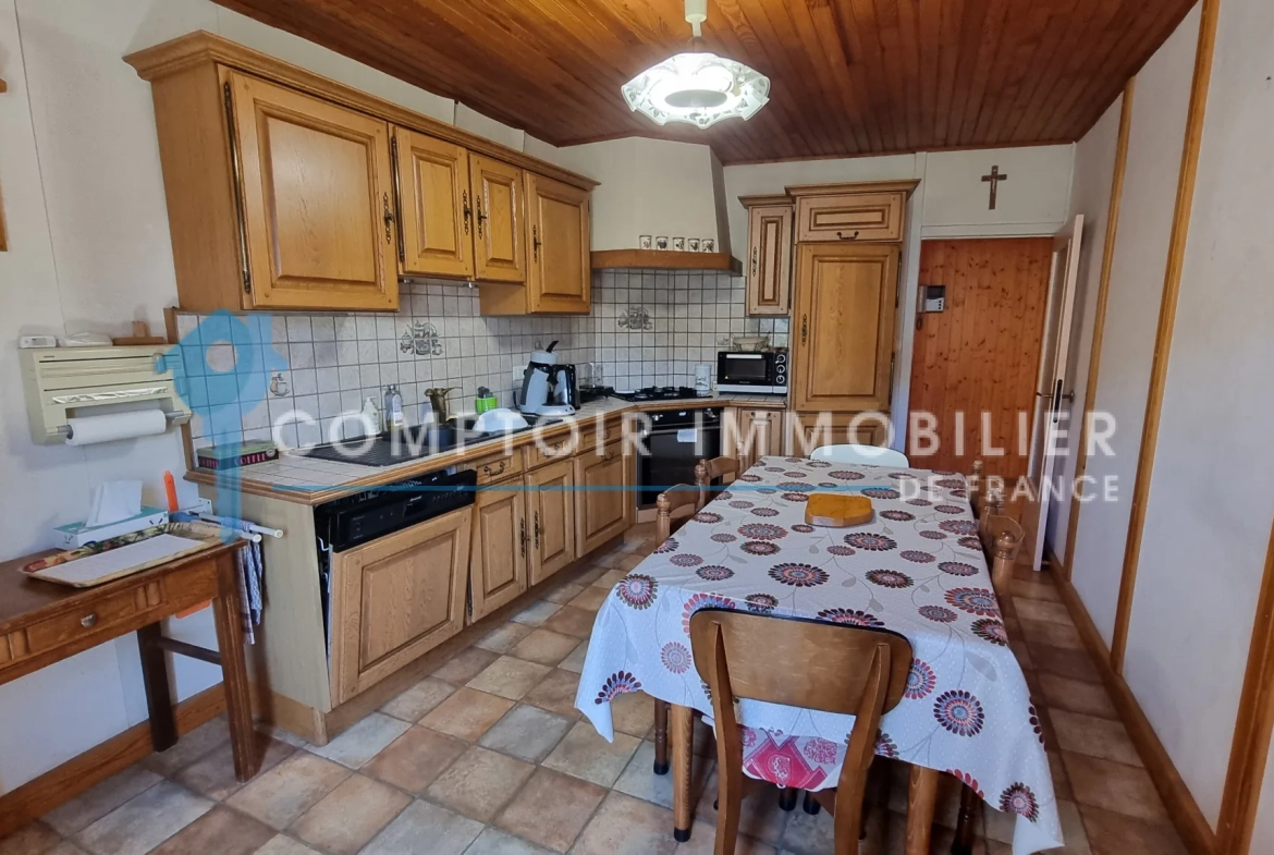 Belle maison de village rénovée en Ardèche avec grand terrain à Lanarce 
