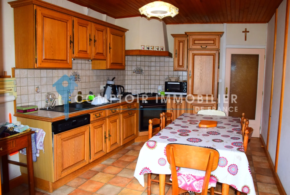 Belle maison de village rénovée en Ardèche avec grand terrain à Lanarce 