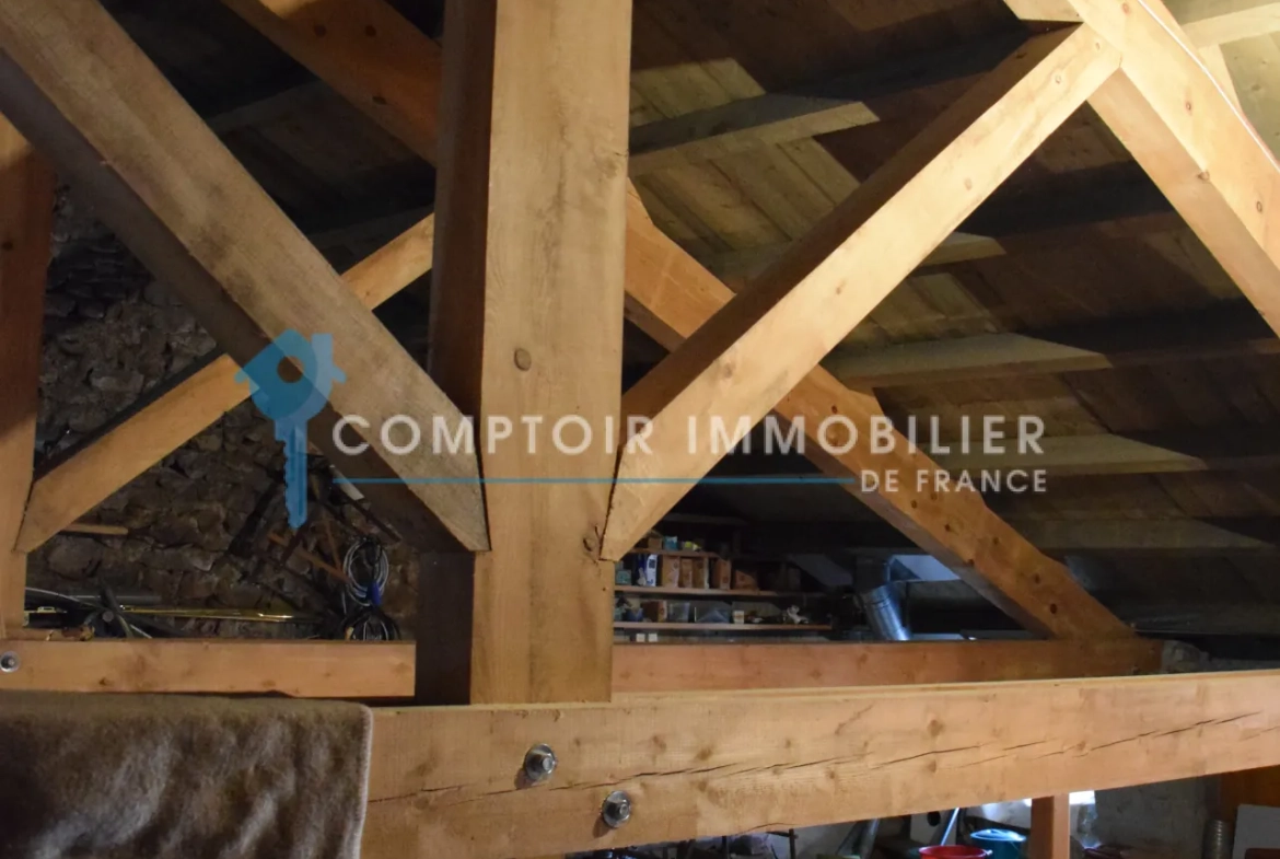 Belle maison de village rénovée en Ardèche avec grand terrain à Lanarce 