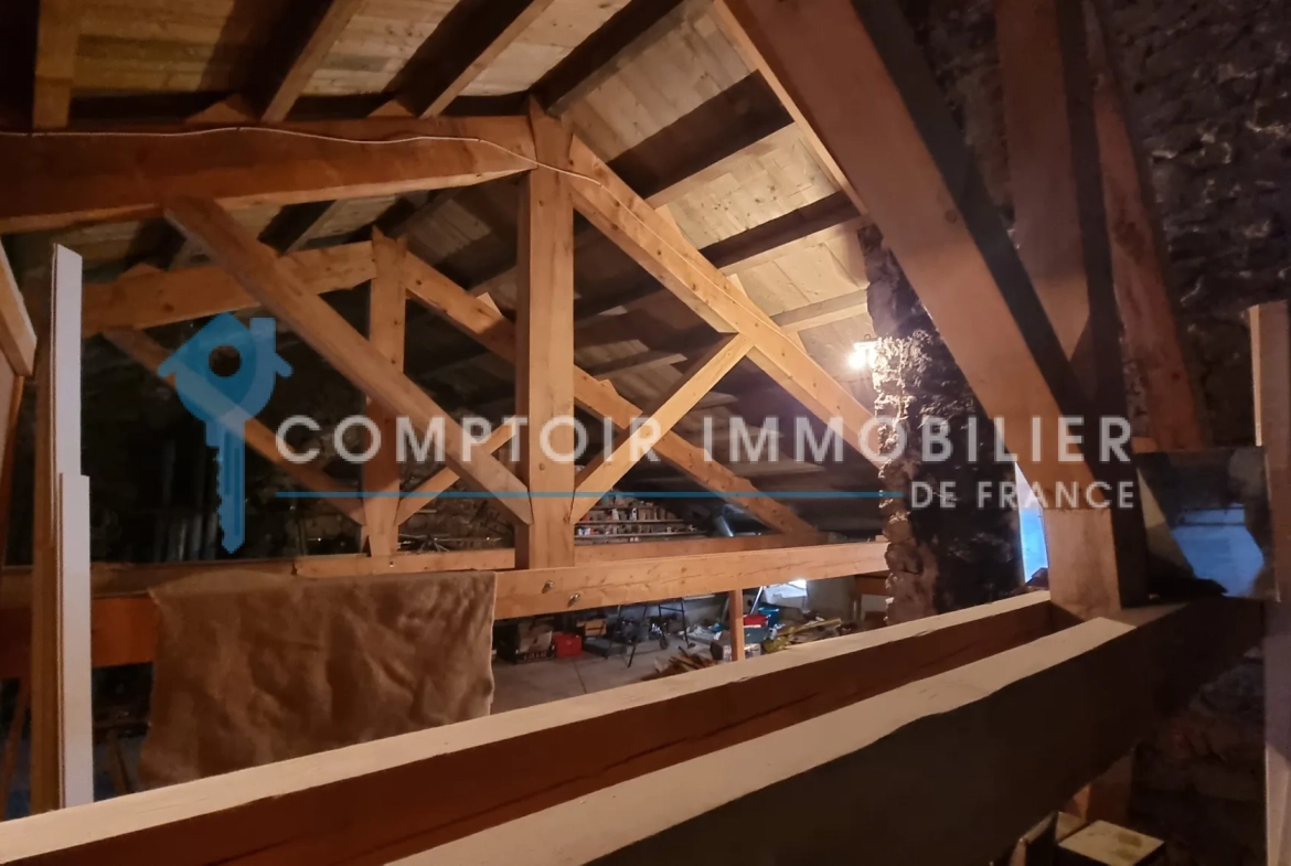 Belle maison de village rénovée en Ardèche avec grand terrain à Lanarce 