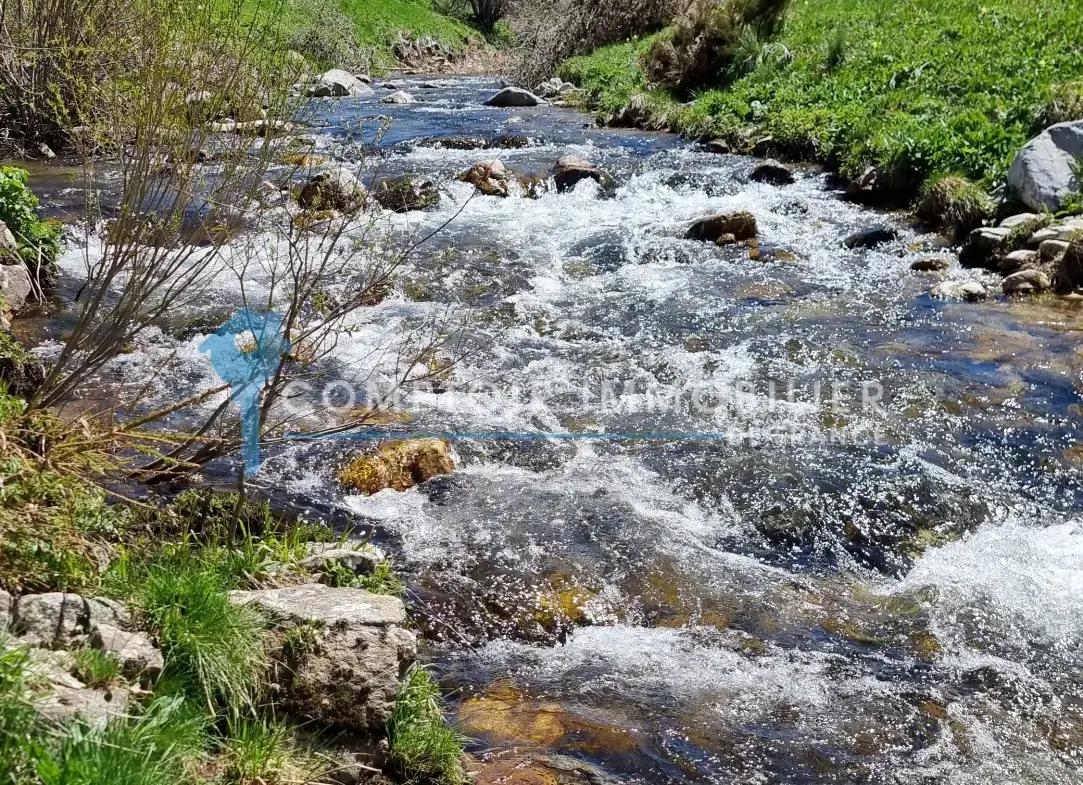 Belle maison de village rénovée en Ardèche avec grand terrain à Lanarce 