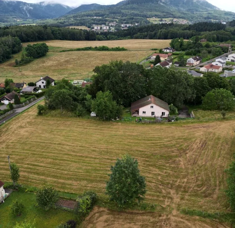 Terrain constructible de 2040 m² à Moyenmoutier, vue forêt et proximité axes routiers 