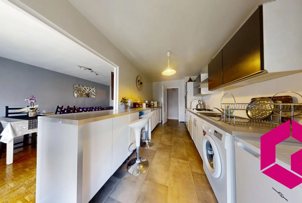 Vente appartement 96 m² avec balcon et parking à Saint-Étienne 