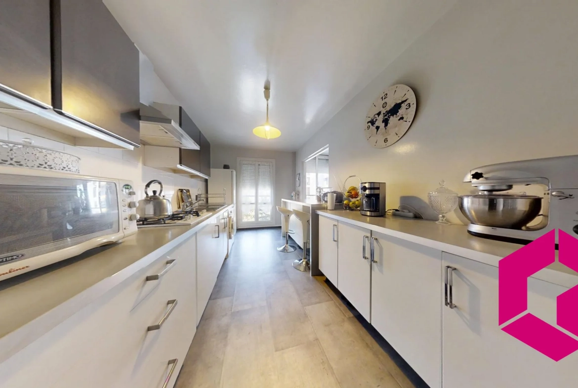 Vente appartement 96 m² avec balcon et parking à Saint-Étienne 