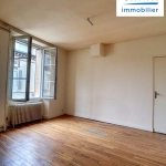Appartement T3 à Châtillon-Coligny avec garage et cour, proche commodités