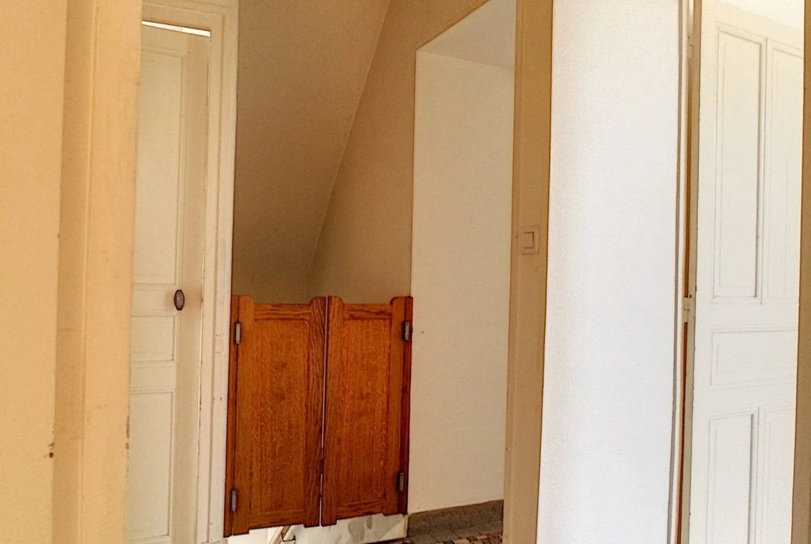 Appartement T3 à Châtillon-Coligny avec garage et cour, proche commodités 