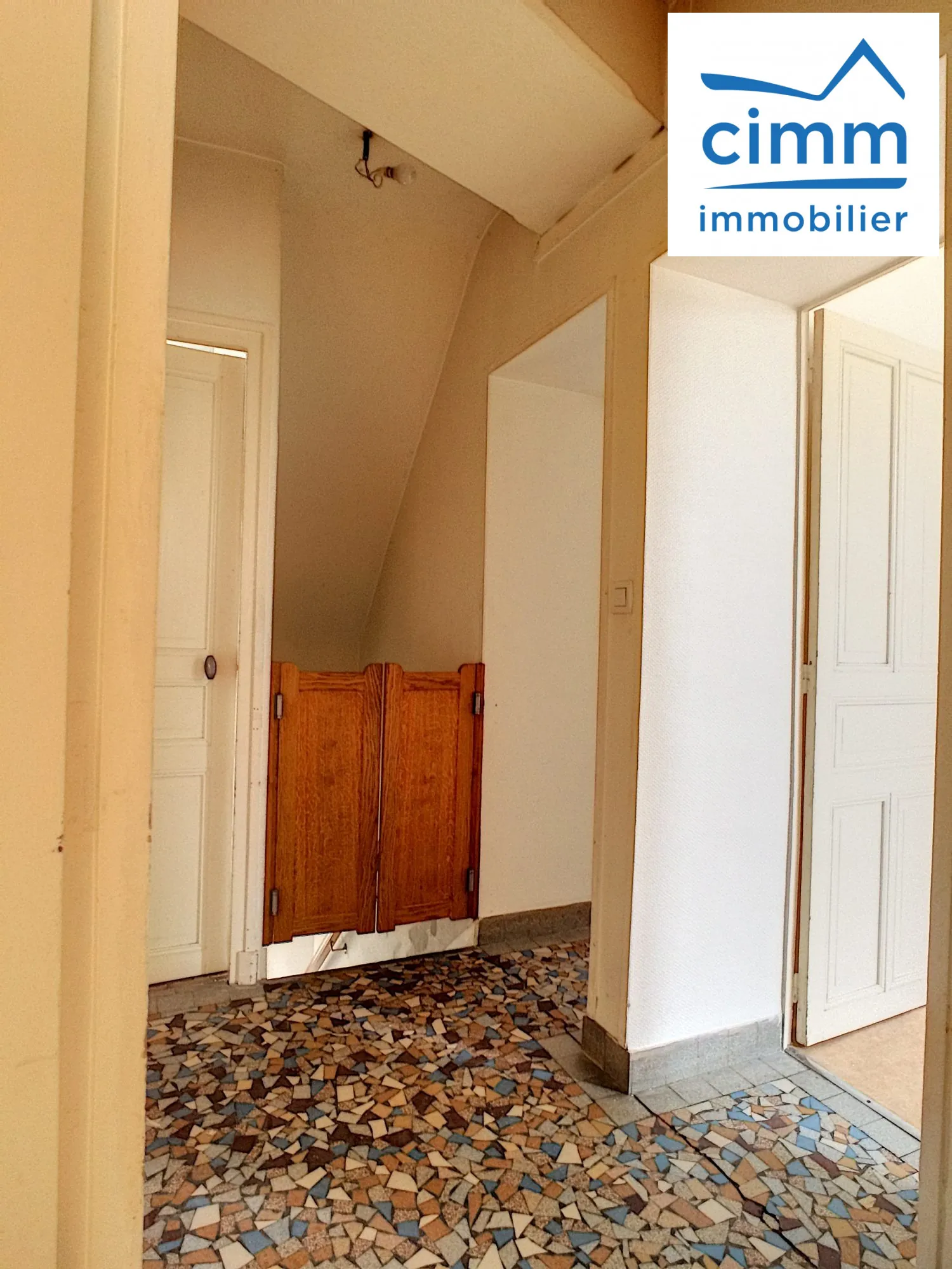 Appartement T3 à Châtillon-Coligny avec garage et cour, proche commodités 