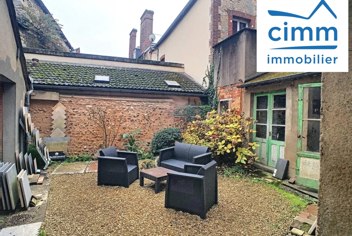 Appartement T3 à Châtillon-Coligny avec garage et cour, proche commodités 