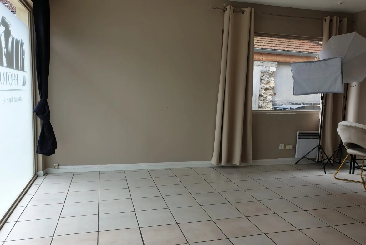 A Vendre Fonds de Commerce - Droit au Bail à Voiron 45 m² 