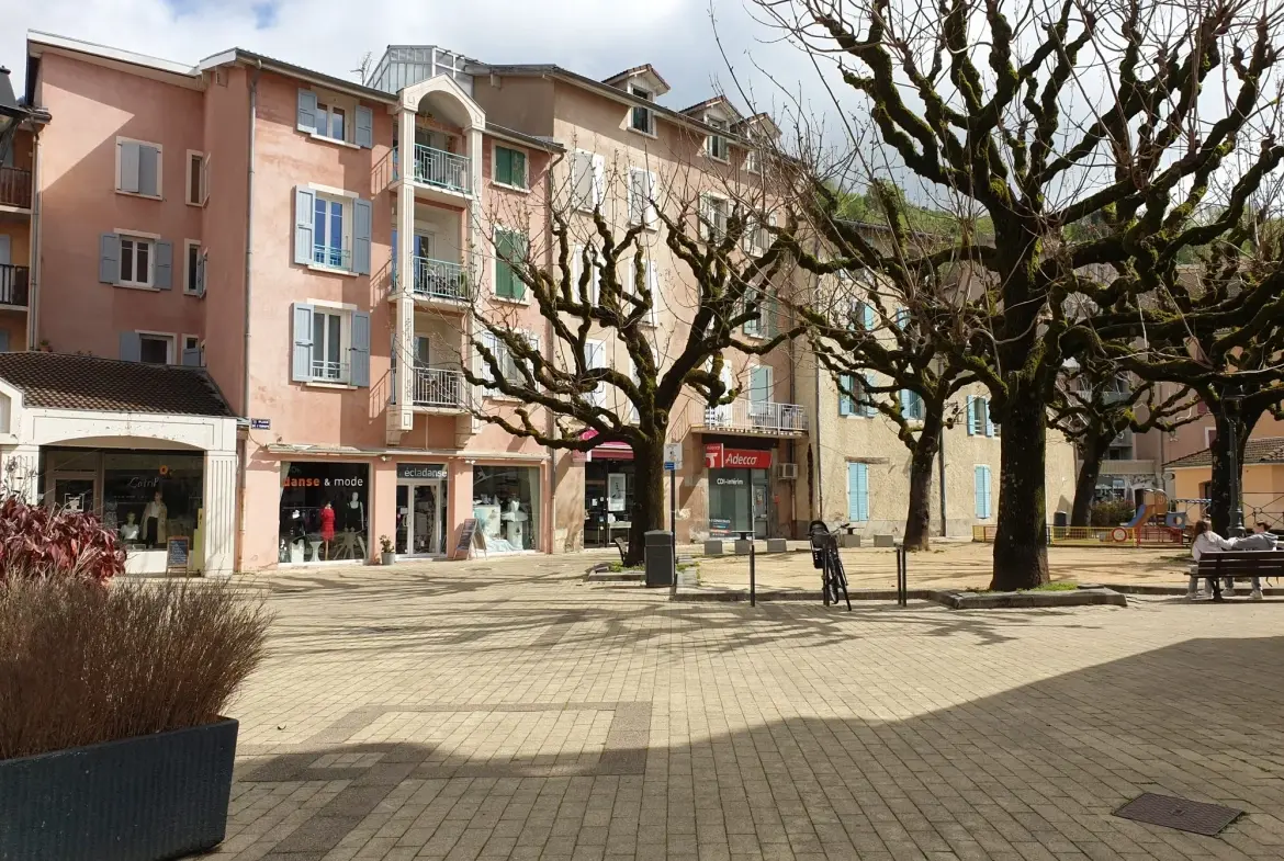 A Vendre Fonds de Commerce - Droit au Bail à Voiron 45 m² 
