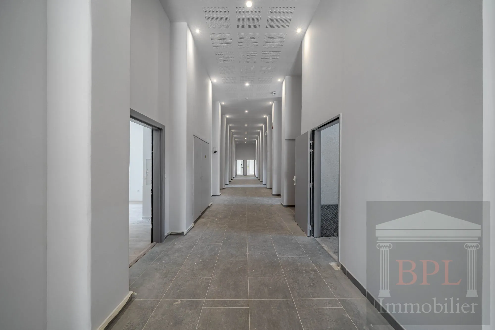 Appartement loft neuf avec hauts plafonds et parking à Champagne-sur-Seine 