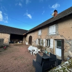 Maison à vendre à Aigueperse - 2 chambres, cour fermée et terrain