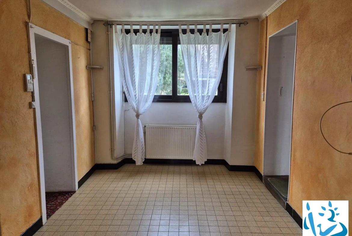 Maison ancienne à vendre à Mortagne-au-Perche dans un hameau calme de 3 chambres 