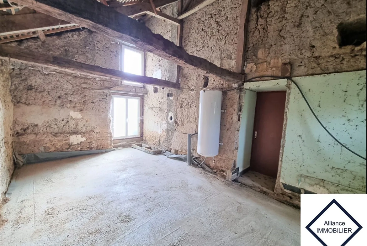 Longère à Montauban de Bretagne à rénover avec dépendances et terrain, 7 pièces 